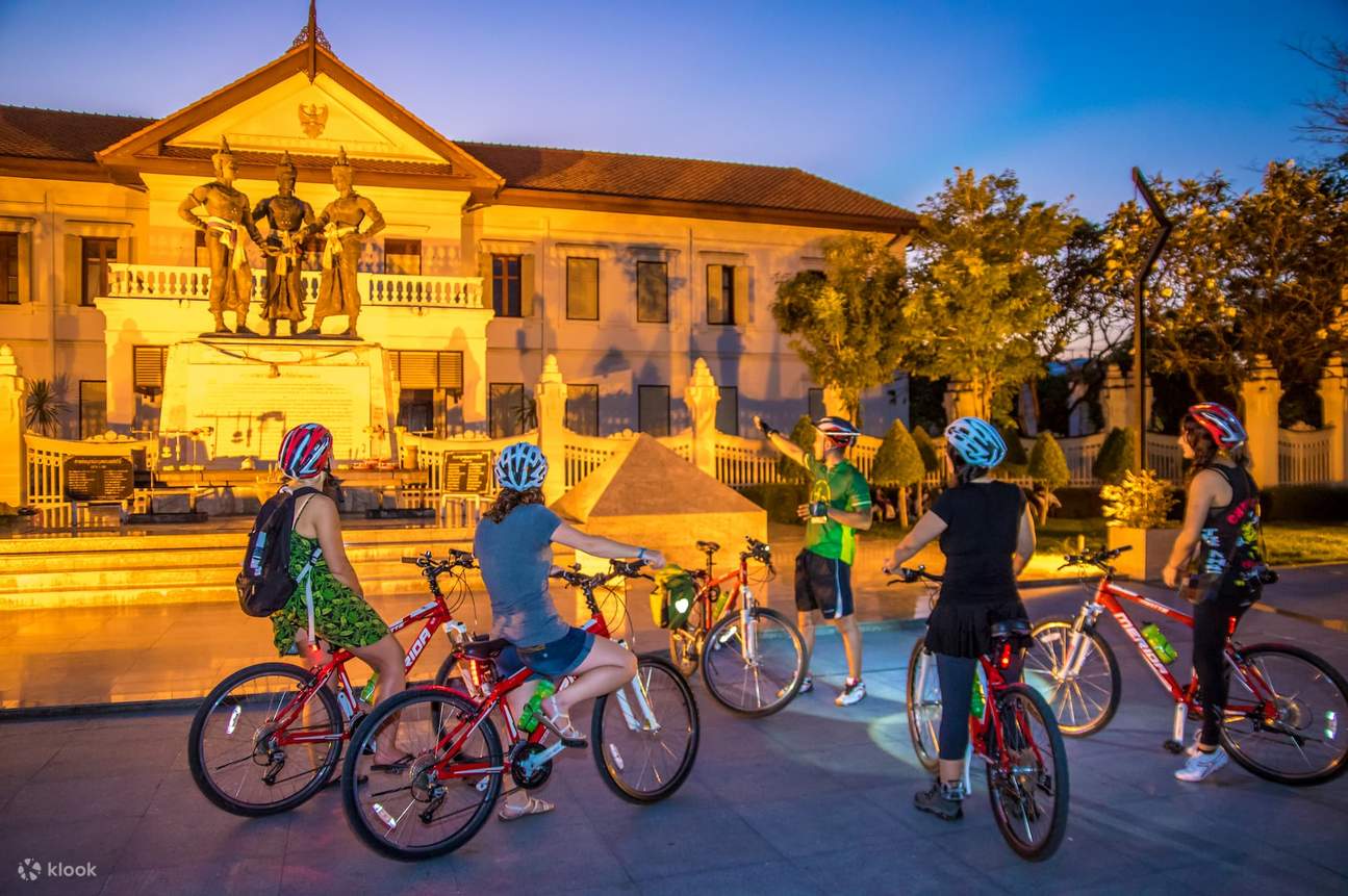 Chiang Mai : Visite à vélo de la vieille ville historique - Matin ou Soir